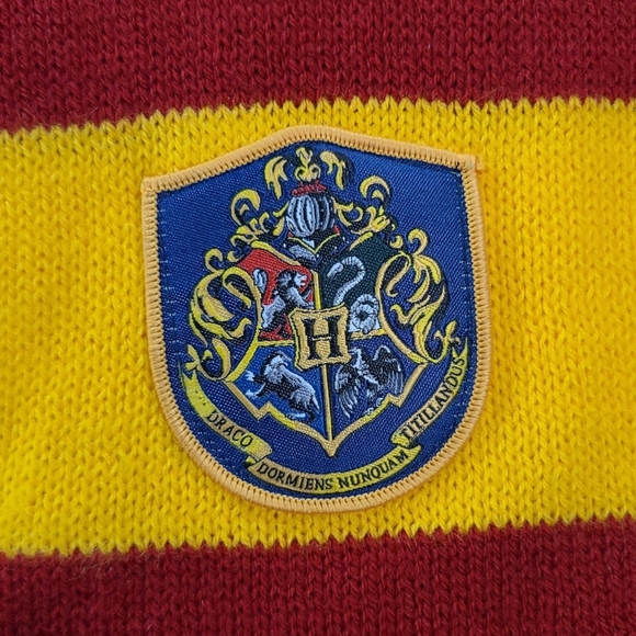 Harry Potter Red & Yellow Griffindor House Fringe Scarf - Picture 3 of 4